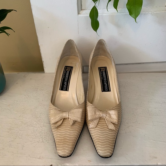 Roberto Capucci Vintage cream leather kitten heels